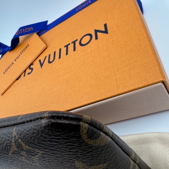 NEW LOUIS VUITTON Key Pouch S - Picture 6 of 16